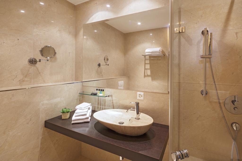 Business Hotel First Feusisberg Szoba fotó